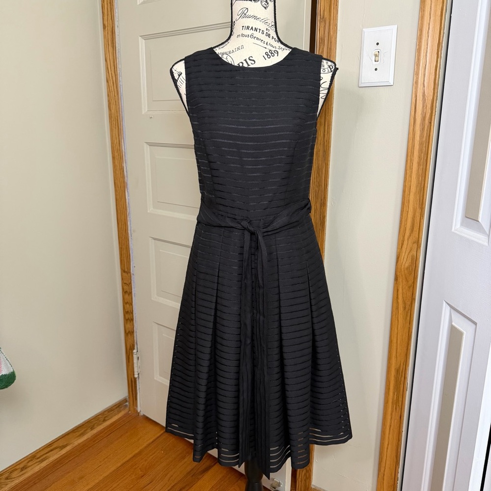 TOMMY HILFIGER Women’s Size 2 Sleeveless Black Pleated Belted Dress‎ Minimalist